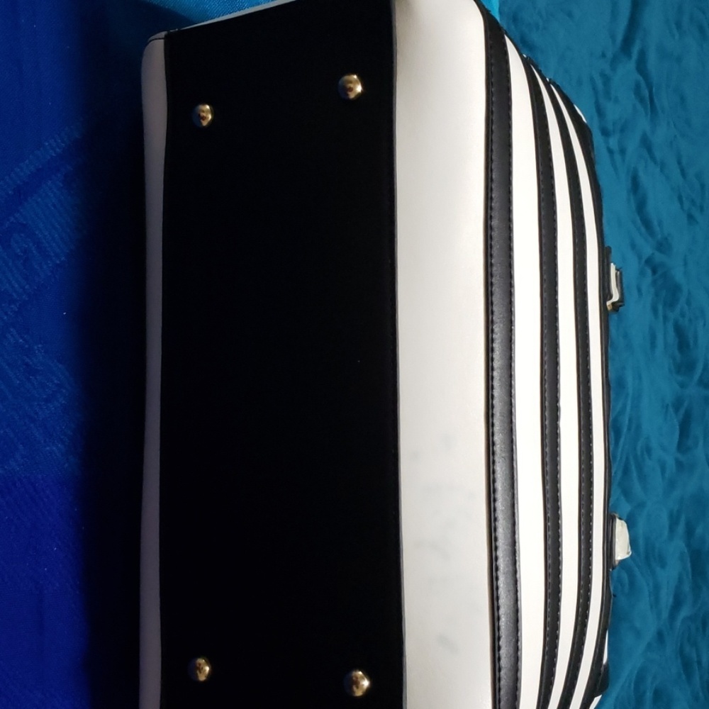 Purse - Picture 2 of 2
